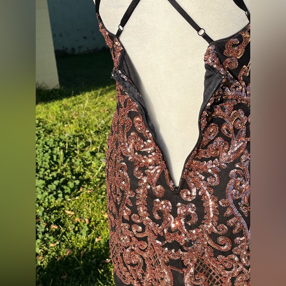 Windsor Sequin Evening/ Party Bodycon Mini Dress. Copper and black. Size S - Picture 9 of 15